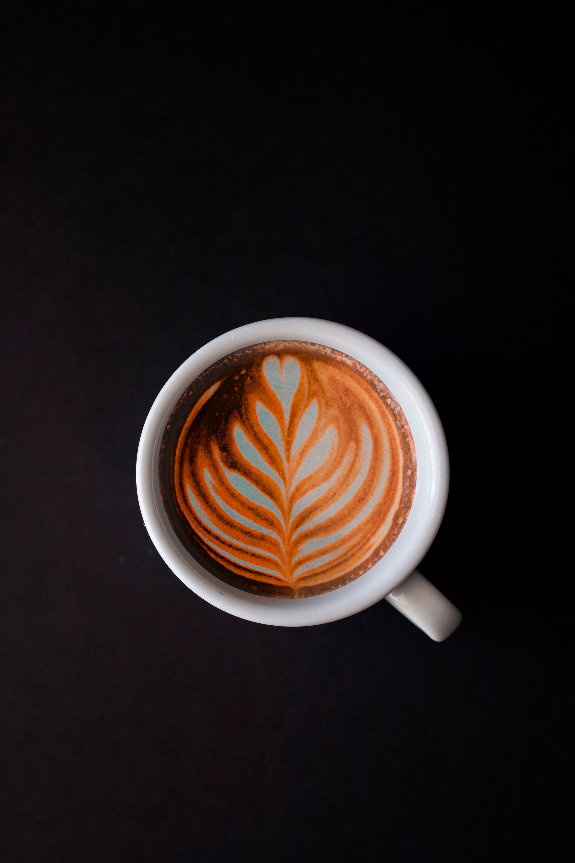 Cappuccino con latte art visto dall'alto